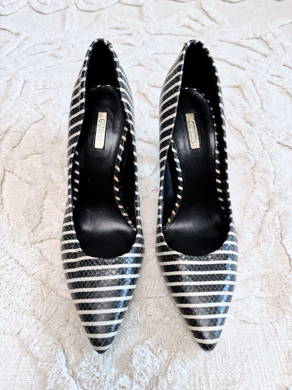 GUESS Black White Striped Snakeskin Pointed Toe Stiletto Pumps 8.5 GUC
